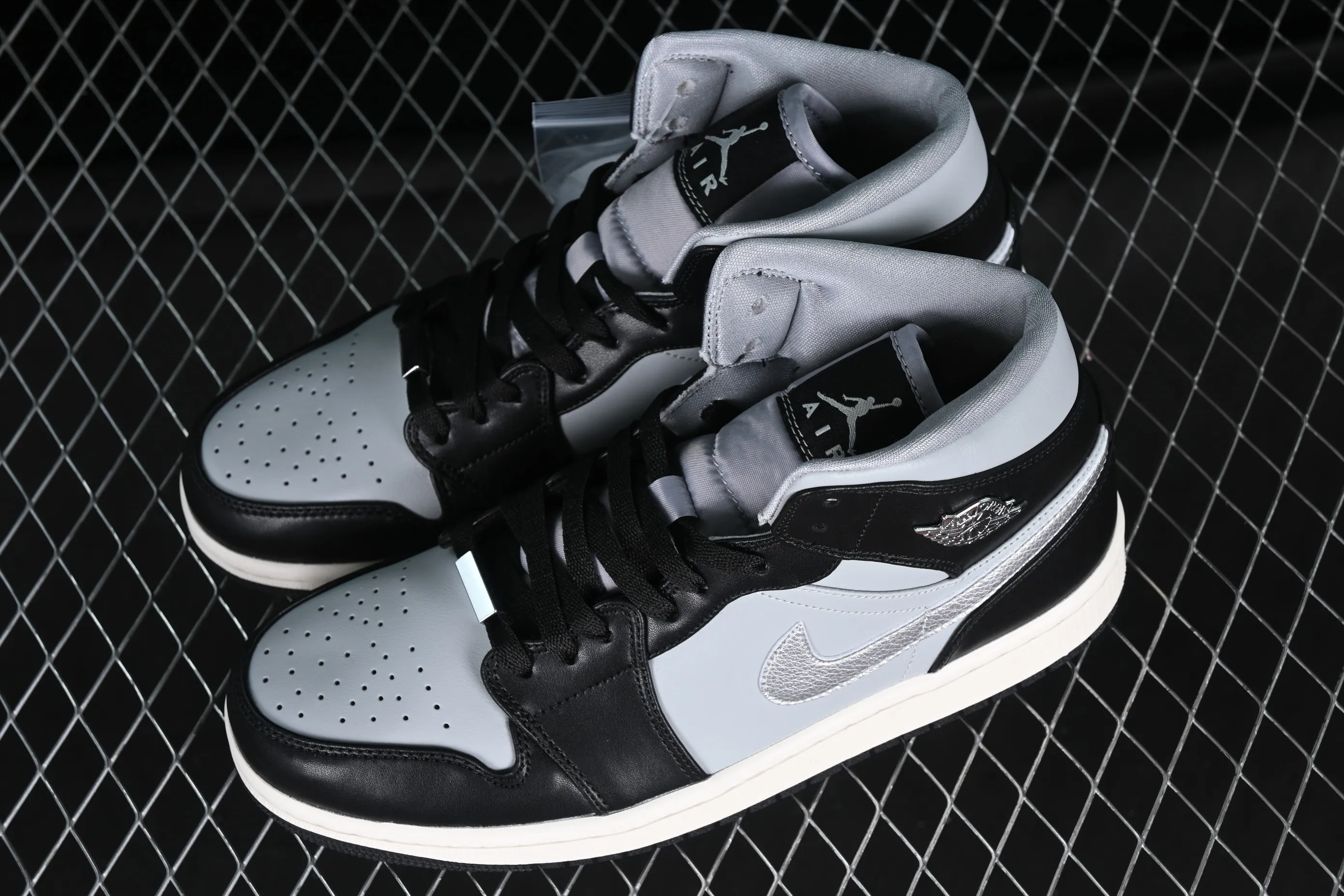 All categories Air Jordan Jordan series basketball shoes Air Jordan 1 Mid Air Jordan 1 Mid SE "Black Chrome" AJ1 Joe 1 Smoked Panda mid-top basketball shoes FB9892-002